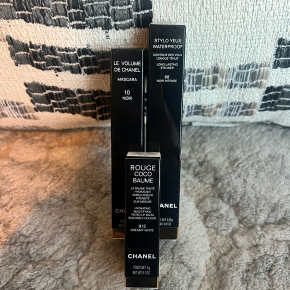 CHANEL Makeup Bundle - Picture 1 of 6